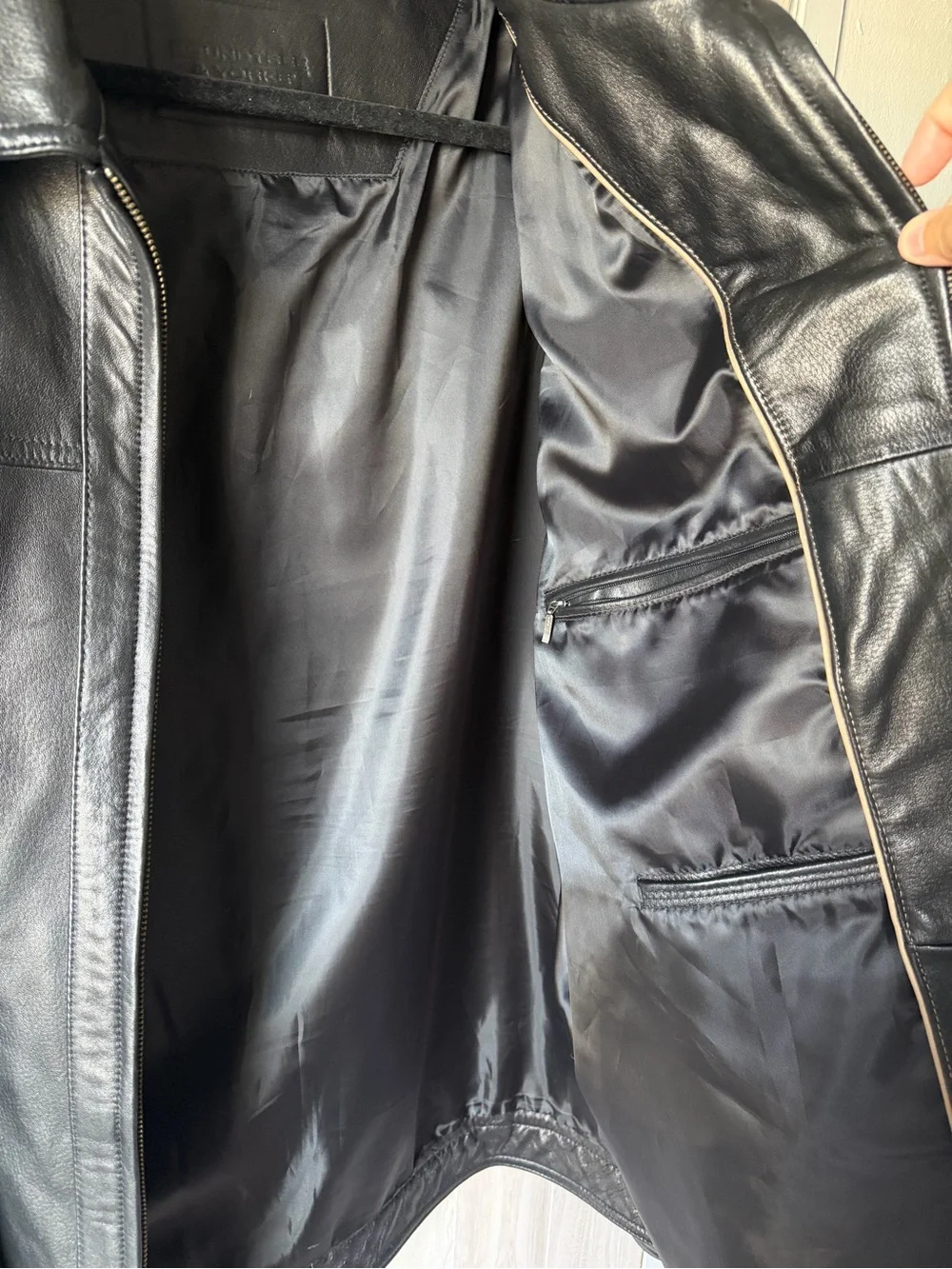 Roundtree & Yorke Black Leather Bomber Jacket
